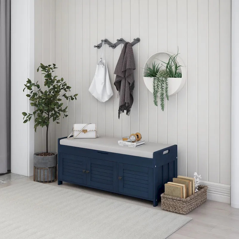 Banc de rangement en bois avec assise rembourrée et portes à persiennes