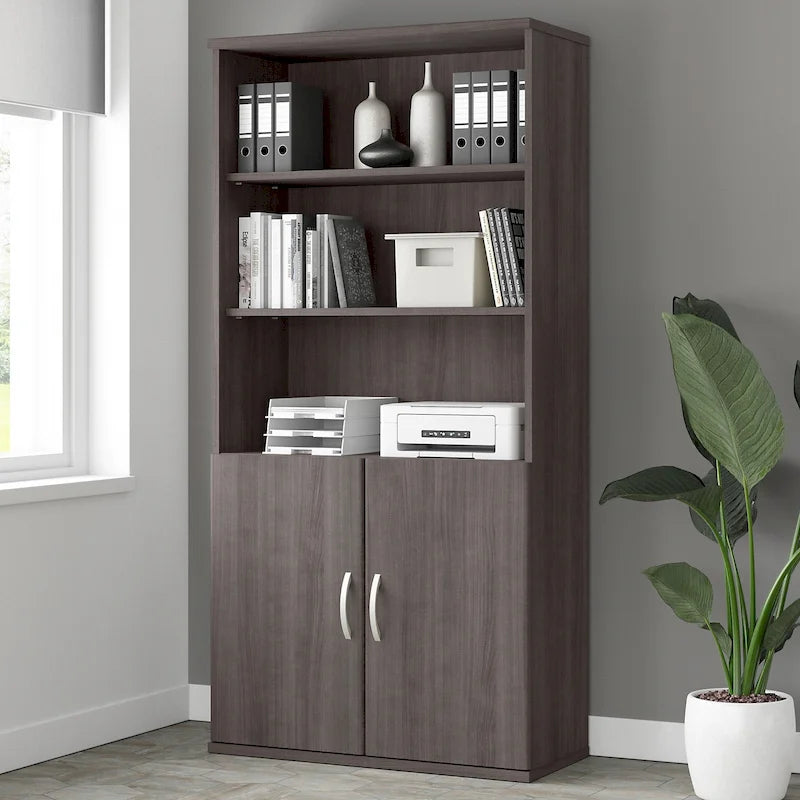 Bibliothèque haute à 5 étagères avec portes de placard inférieures