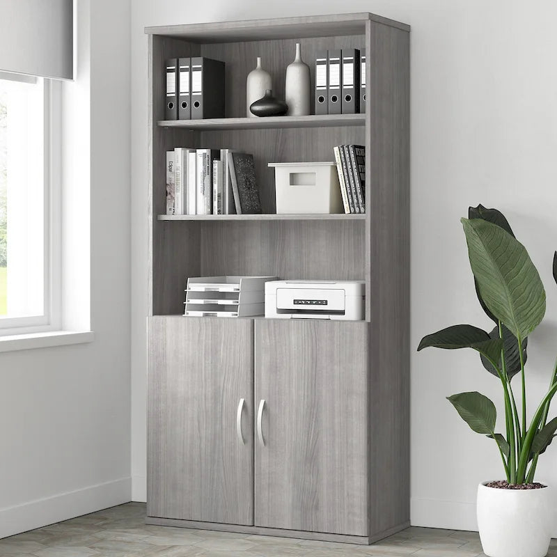 Bibliothèque haute à 5 étagères avec portes de placard inférieures