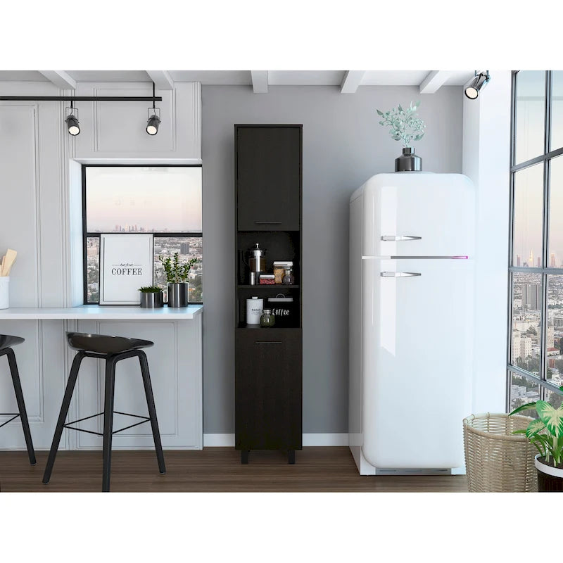Armoire de cuisine haute avec deux compartiments de rangement et étagères ouvertes