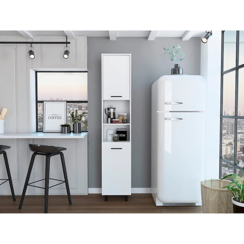 Armoire de cuisine haute avec deux compartiments de rangement et étagères ouvertes