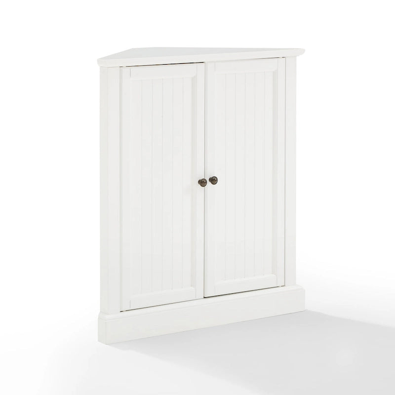 Meuble garde-manger d'angle blanc avec portes à lambris