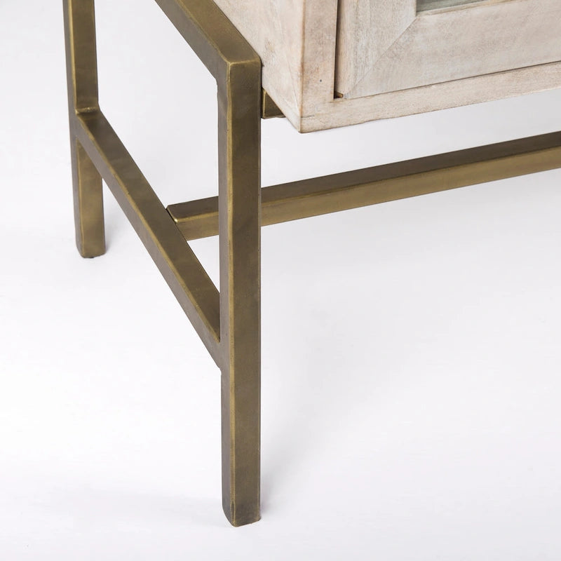 Buffet en bois de manguier blanchi avec portes vitrées et piètement en fer doré - 70 L x 32 H x 18,75 P