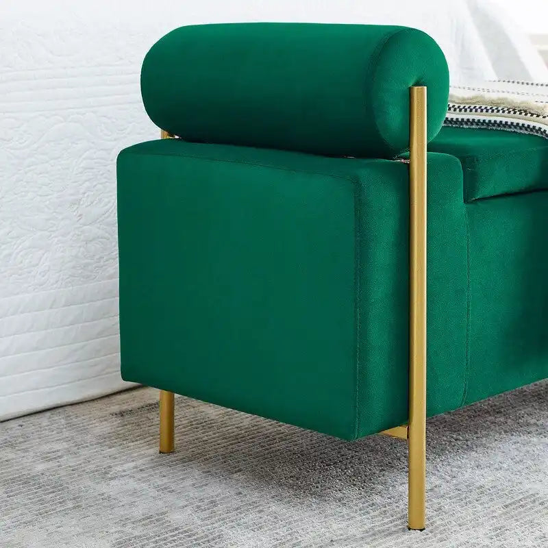 Banc de rangement rembourré avec accoudoirs enroulés et pieds dorés