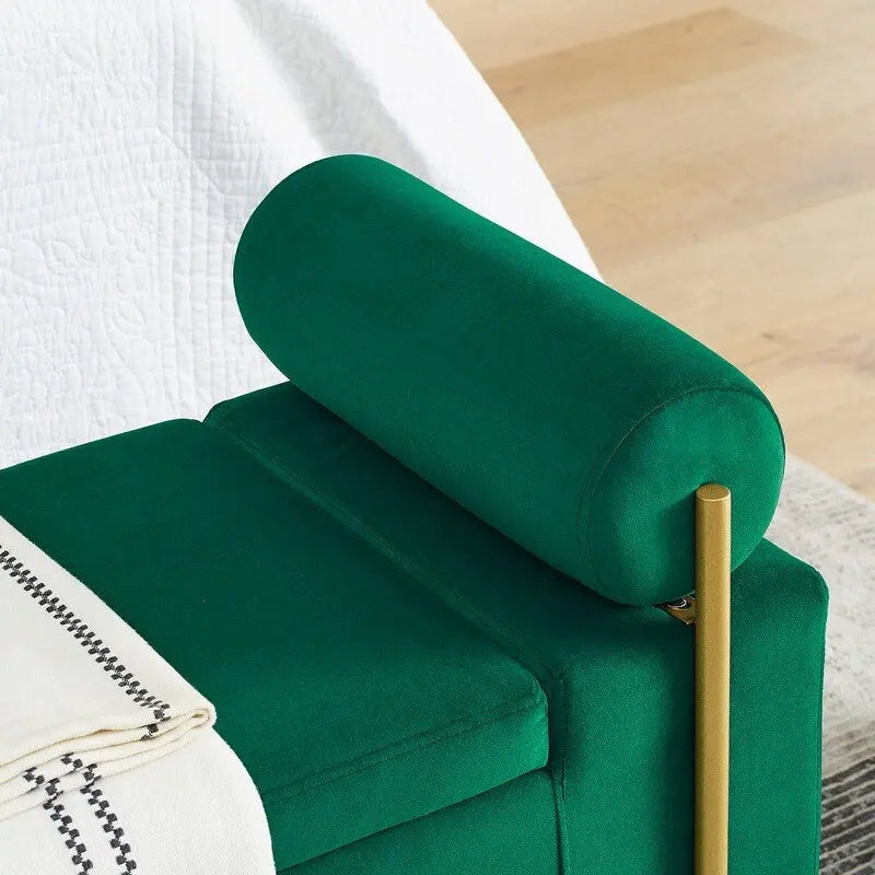 Banc de rangement rembourré avec accoudoirs enroulés et pieds dorés