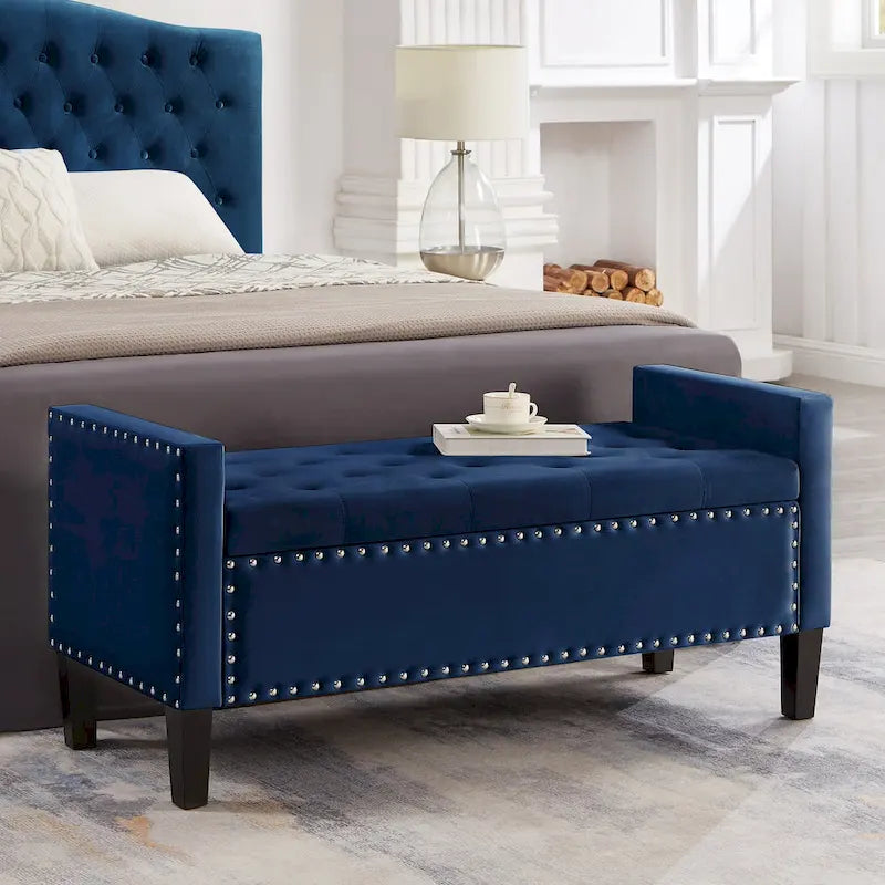 Banc de rangement capitonné en velours avec accoudoirs et garniture cloutée