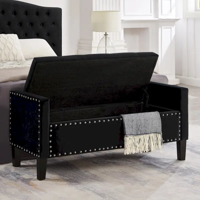 Banc de rangement capitonné en velours avec accoudoirs et garniture cloutée