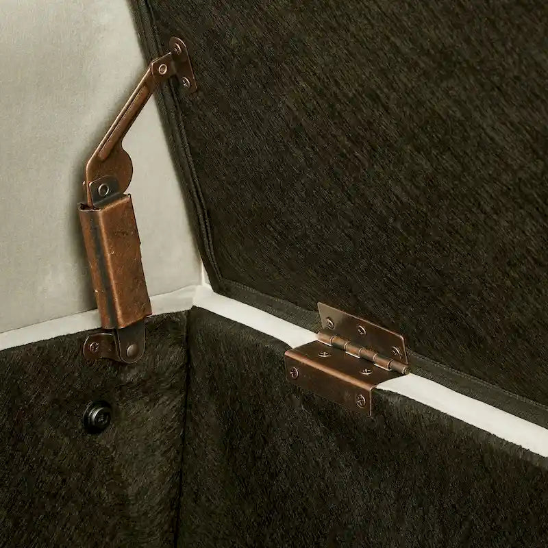Banc de rangement capitonné en velours avec accoudoirs et garniture cloutée