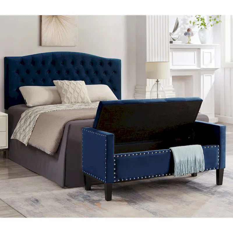 Banc de rangement capitonné en velours avec accoudoirs et garniture cloutée