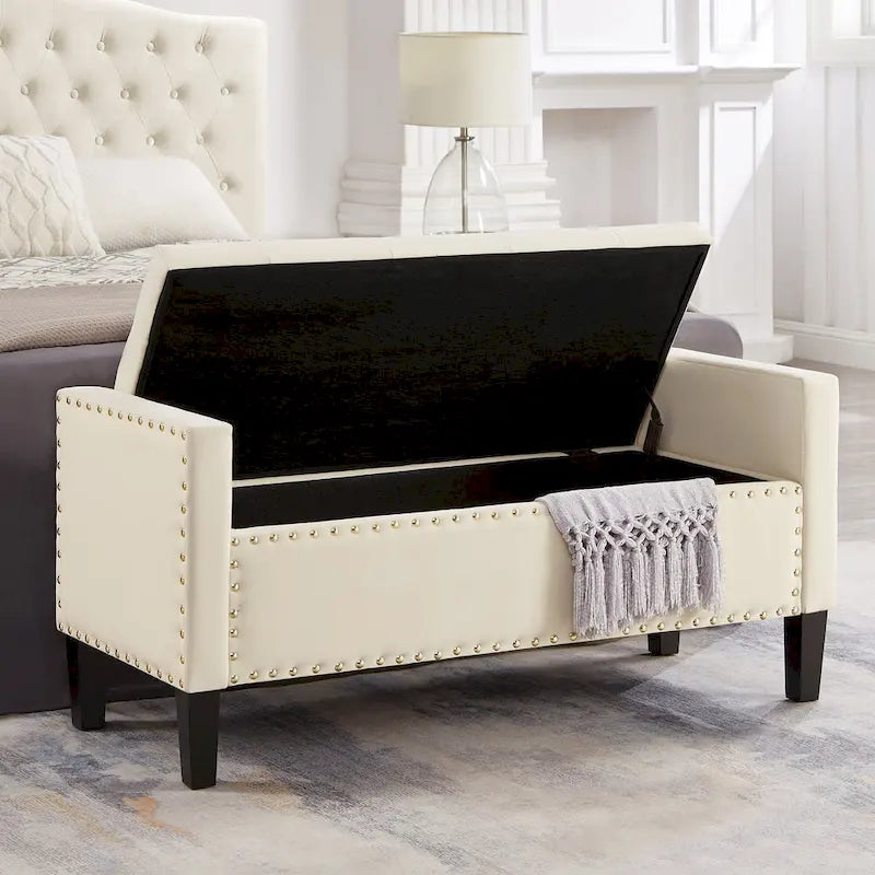 Banc de rangement capitonné en velours avec accoudoirs et garniture cloutée