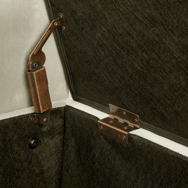Banc de rangement capitonné en velours avec accoudoirs et garniture cloutée