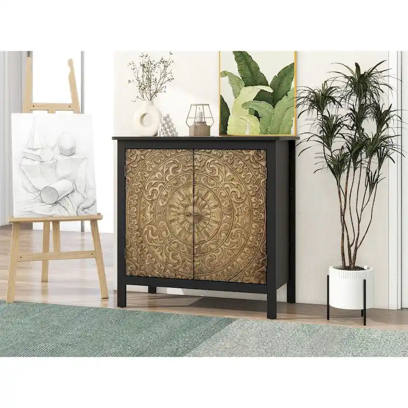 Armoire de rangement noire à deux portes avec portes en bois sculpté
