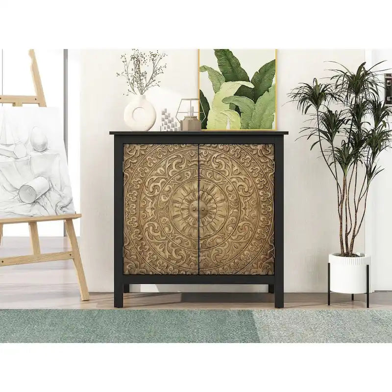 Armoire de rangement noire à deux portes avec portes en bois sculpté