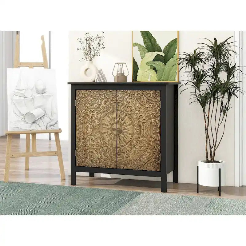 Armoire de rangement noire à deux portes avec portes en bois sculpté