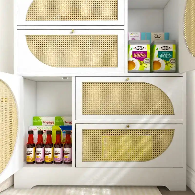 Armoire de garde-manger blanche sur pied avec portes en rotin et quatre tiroirs