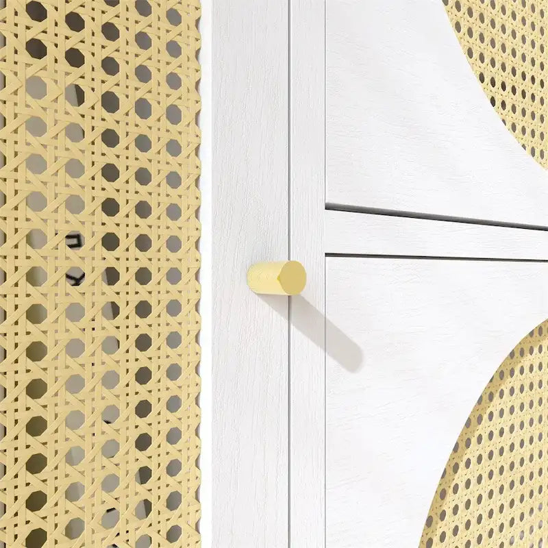 Armoire de garde-manger blanche sur pied avec portes en rotin et quatre tiroirs